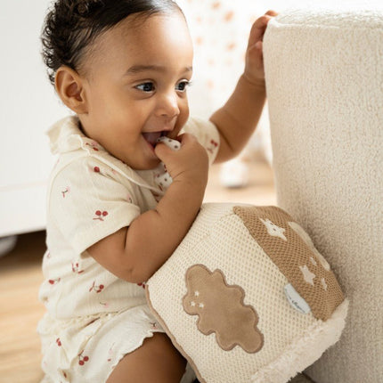 Activiteiten kubus Heaven clay/warm linen koop je bij Babywinkel