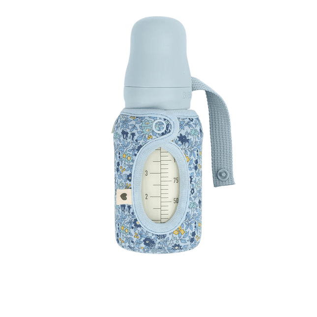 BIBS Babyfles Hoes Liberty Small Chamomile Lawn Baby Blue koop je bij Babywinkel