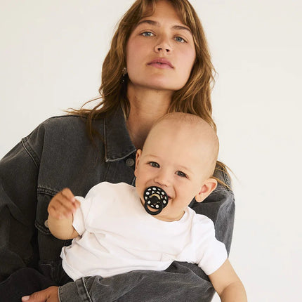 BIBS Spenen Maat 1 Pacifier Studio Colour 2 pack Polka Latex Anatomical Ivory/Black koop je bij Babywinkel