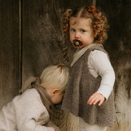Frigg Speen Maat 1 Little Viking Cocoa/Olive Latex 2St - Frigg - Babywinkel - 5715239026145