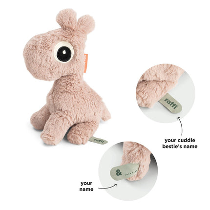Knuffel bestie Raffi Powder 26 cm koop je bij Babywinkel