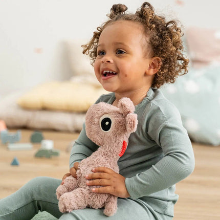 Knuffel bestie Raffi Powder 26 cm koop je bij Babywinkel