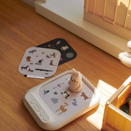 Liewood Spelletje Archie Geluidsbord Met Kaarten Sandy koop je bij Babywinkel