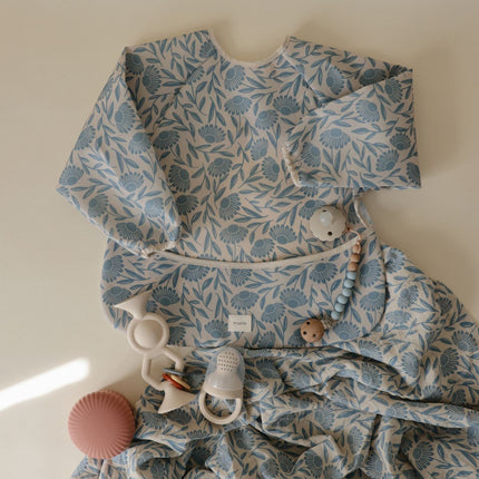 <tc>MUSHIE</tc> - LONG SLEEVE BIB - Niebieskie kwiaty