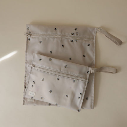 Mushie Torba podróżna Water Resistant Bees
