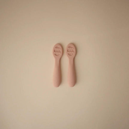 MUSHIE - FIRST FEEDING BABY SPOON - Blush/Shifting sand - Mushie - Babywinkel - 840355801125