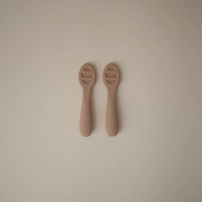 MUSHIE - FIRST FEEDING BABY SPOON - Natural/Shifting sand - Mushie - Babywinkel - 840355801132