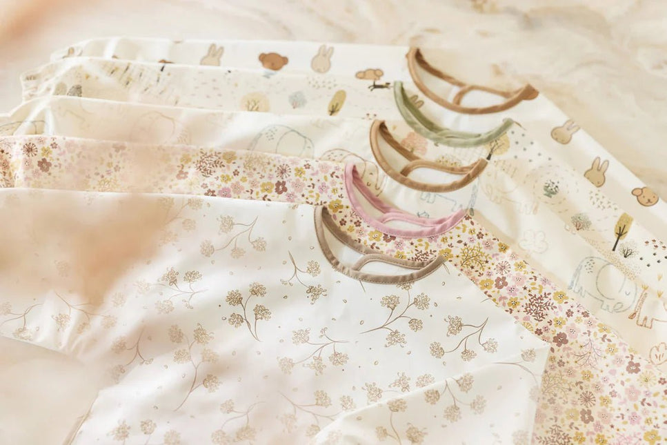 Slab Waterproof met Mouw - Flower Fairies - Babywinkel - 8717329399815