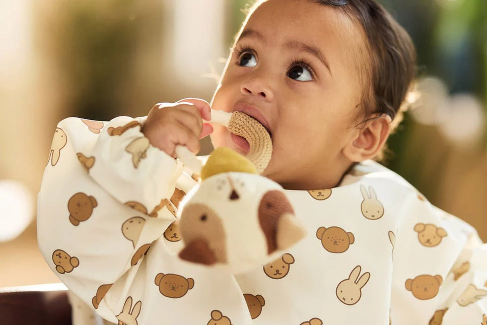 Jollein Slabbetje Met Mouw Miffy And Friends Waterproef koop je bij Babywinkel