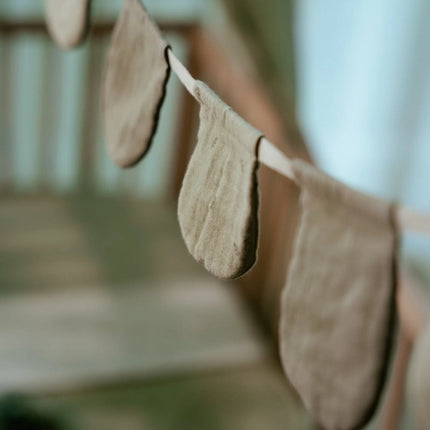Slinger met vlaggetjes - Pure Sage - Babywinkel - 8721122584286