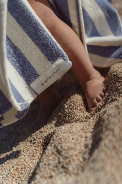 Strandponcho “Dreamy Purple Stripe” – One Size koop je bij Babywinkel
