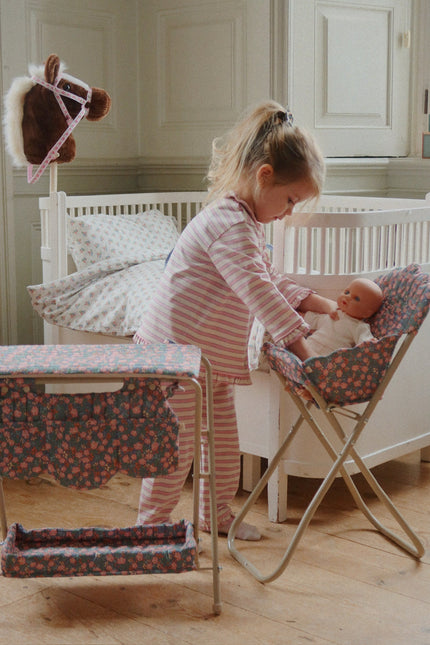 <tc>Konges Slojd</tc> Stolik do przewijania lalek Kioto